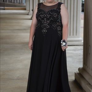 Black elegant prom/bridesmaids dress!!